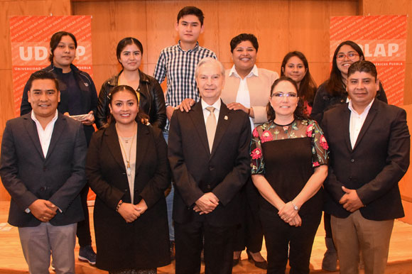 UDLAP y Ayuntamiento de San Andrés Cholula se reúnen con jóvenes acreedores a beca académica