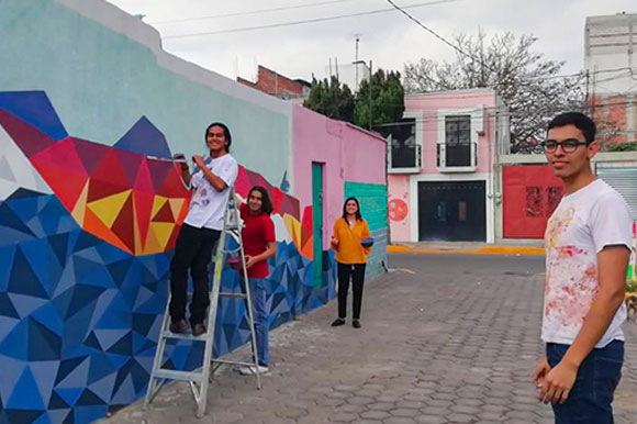 Estudiantes de Arquitectura de la UDLAP mejoran imagen urbana del Barrio de Jesús Tlatempa