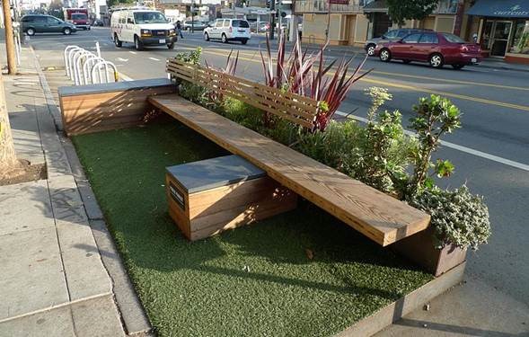 Parklet ubicado en Valencia Street en San Francisco. (Vía http://commons.wikimedia.org).