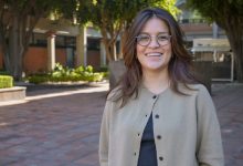 Actual profesora de tiempo completo del Departamento de Ciencias de la Comunicación de la misma universidad, se convirtio en una de las cinco ganadoras del Seventh Annual Focus Features Student Short Film Showcase en los 35th Gotham Awards, un logro de gran relevancia internacional que consolida su proyeccion dentro de la industria cinematografica.