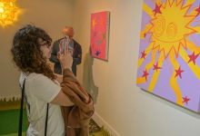 La galeria Luz de la Nevera (LDLN), espacio expositivo de la UDLAP, inicio su temporada de primavera 2026 reafirmando su compromiso con la formacion artistica. la experimentacion y la reflexion critica de la comunidad estudiantil de Artes Plasticas.