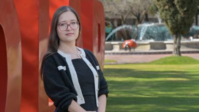 Luciana Vasquez Torres, estudiante de la Licenciatura en Diseño de Informacion Visual de la UDLAP, reconocimiento que permitio exhibir su cartel en distintos recintos de dicho pais.