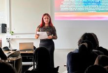 La Mtra. Maria Fernanda Torres Escobedo, “Torrescof”, egresada de la Licenciatura en Artes Plasticas de la UDLAP, formo parte de la exposicion colectiva Artistas espagnols con su serie Portales del deseo.