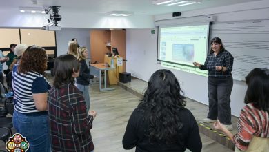 Estudiantes de Musica de la UDLAP participan en clase magistral de piano.