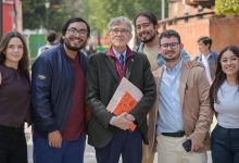 Antonio Lazcano imparte conferencia sobre el origen y evolucion de los virus en UDLAP.