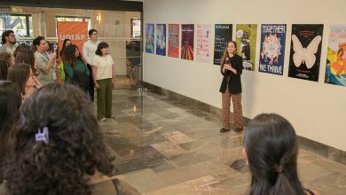 Exposicion Voces por la Igualdad en la UDLAP con carteles sobre equidad, inclusion y no discriminacion.