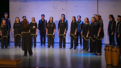 Estudiantes artistas de la UDLAP durante presentación cultural universitaria.