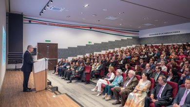 Dr. Luis Ernesto Derbez Bautista durante la presentacion del Informe de Actividades 2025–2026