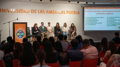 Estudiantes UDLAP presentando proyectos en el Congreso de Honores