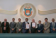 Representantes de la Universidad de las Américas Puebla (UDLAP) y del Instituto Mexicano del Transporte (IMT) durante la firma de un convenio de colaboración para fortalecer la capacitación, la investigación, las prácticas profesionales y la vinculación académica en el sector transporte.