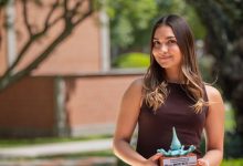 Jessica Lisbeth Aguilar Calvillo, egresada de Arquitectura de la UDLAP, recibe el Premio de Arquitectura Puebla Capital Francisco Becerra 2026 por su trayectoria académica estudiantil.