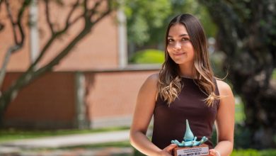 Jessica Lisbeth Aguilar Calvillo, egresada de Arquitectura de la UDLAP, recibe el Premio de Arquitectura Puebla Capital Francisco Becerra 2026 por su trayectoria académica estudiantil.