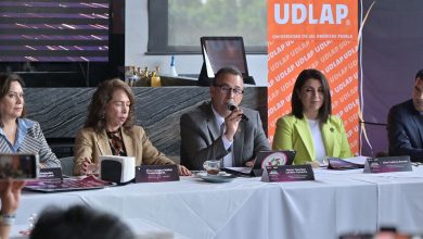 Representantes de la UDLAP y CANACO Puebla durante la presentación de la toma de protesta del Consejo Directivo 2026-2028, fortaleciendo la vinculación entre la academia y el sector empresarial.
