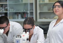 Investigador de la UDLAP en actividades relacionadas con nanotecnología e investigación científica.